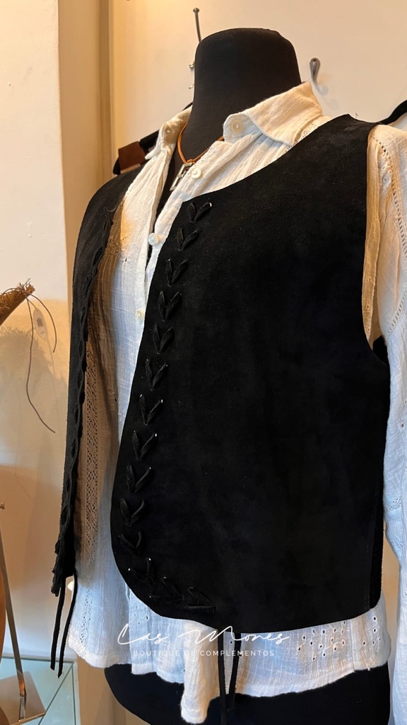 Chaleco Cuero Curvo Las Mones 