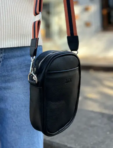[692] Cartera/Bandolera de Cuero con Correa Cinta